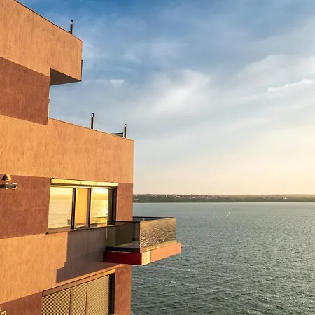 Mamaia Central Apartments アパート