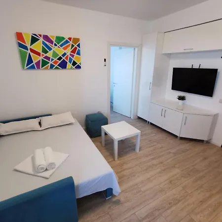 Mamaia Central Apartments ママイア