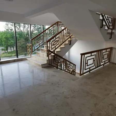 Mamaia Central Apartments アパート ママイア