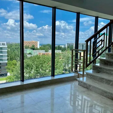 Mamaia Central Apartments ママイア