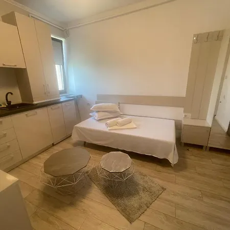 Mamaia Central Apartments ママイア